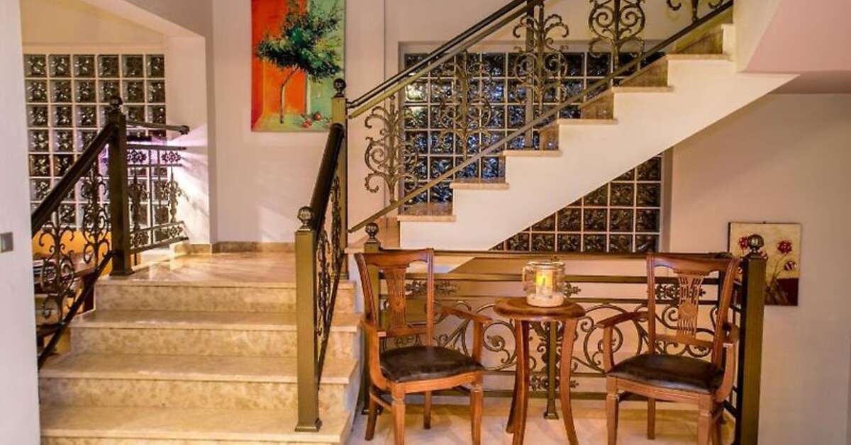Een foto van het interieur van Thalassies Nouveau