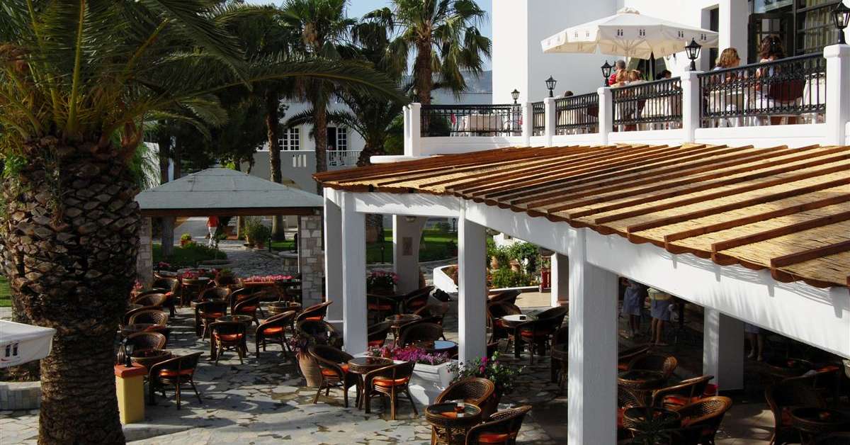 Een foto van het terras bij Hotel Palladium