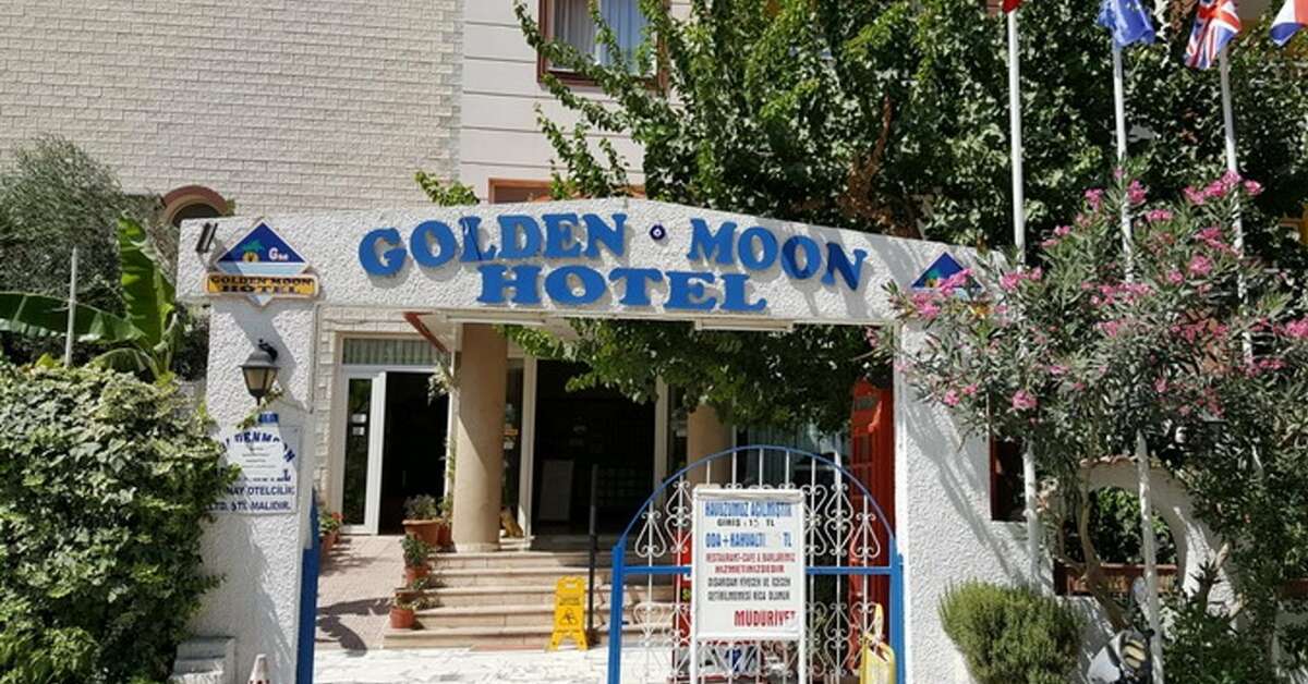 Ein Foto von der Außenansicht des Golden Moon Aparthotel