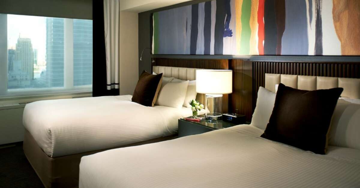 Ein Foto Fifty Hotel & Suites by Affinia