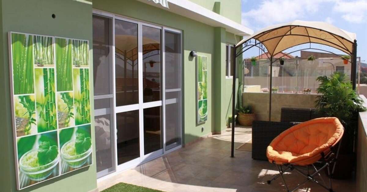Een foto van het terras bij Mindelo Residencial