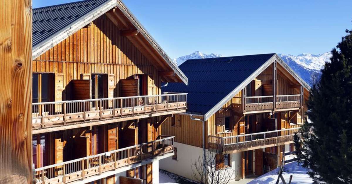 Een foto van de buitenkant van Les Chalets des Cimes