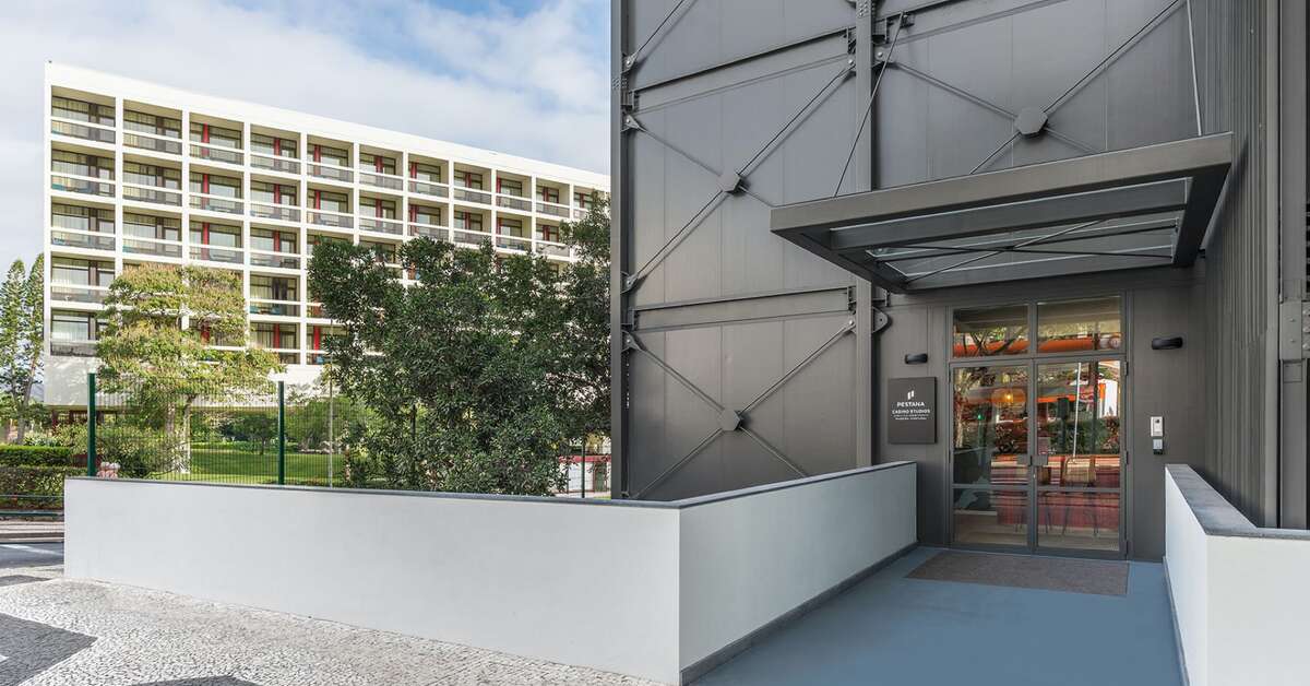 Een foto van de buitenkant van Pestana Casino Studios
