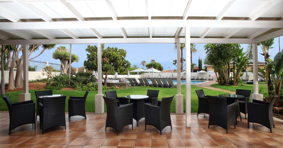 Een foto van het terras bij Hotel O7 Tenerife
