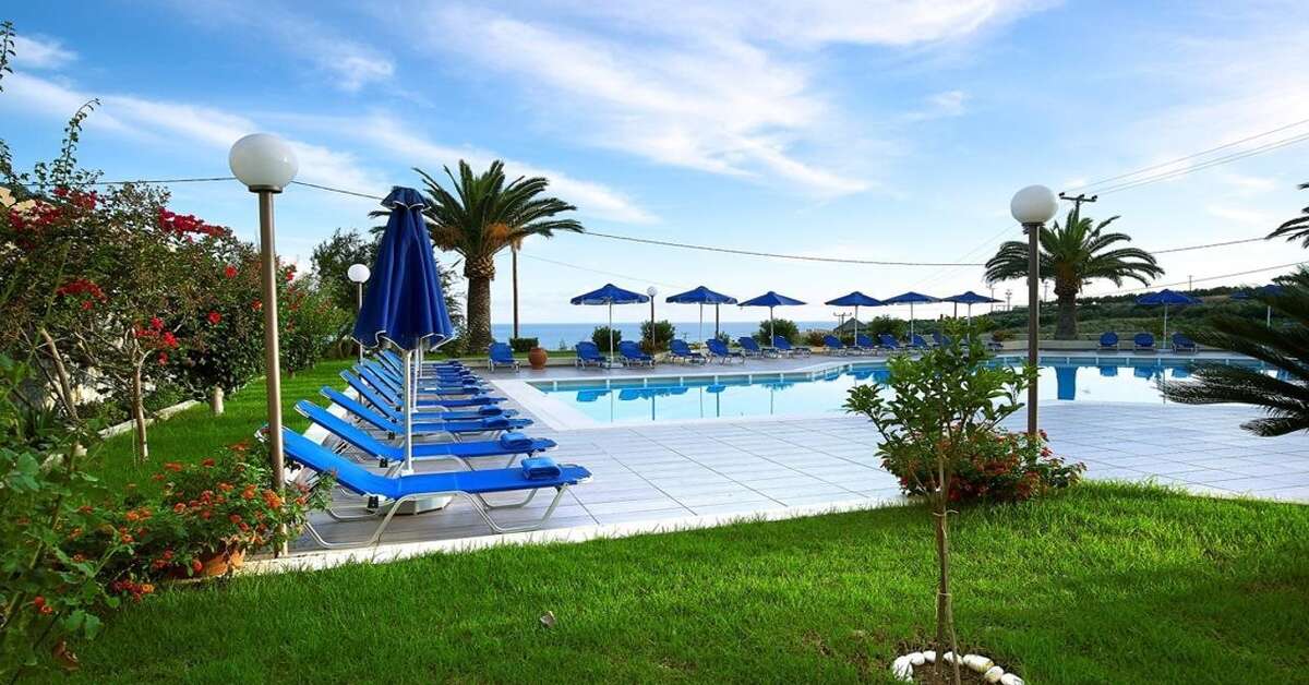 Een foto van het zwembad bij Eleftheria Hotel