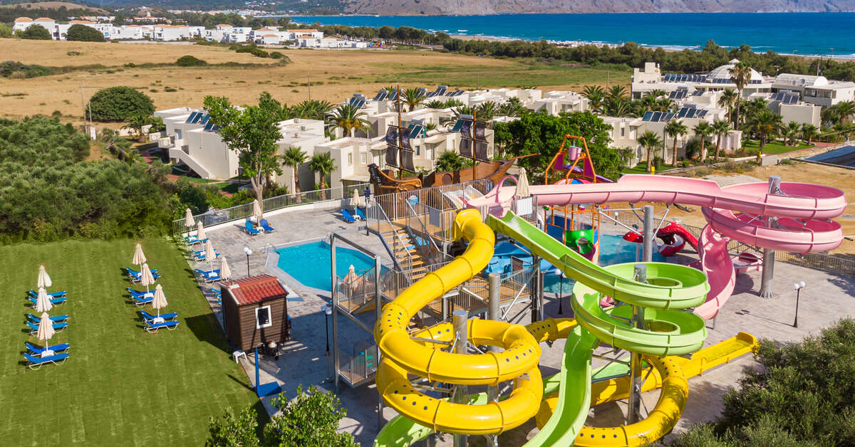 Ein Foto vom Pool im Georgioupolis Suites