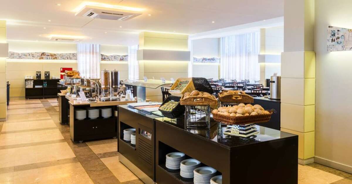 Een foto van de faciliteiten bij Tryp by Wyndham Lisboa Caparica Mar Hotel