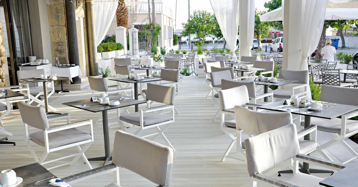 Een foto van het terras bij Mon Repos Palace Hotel