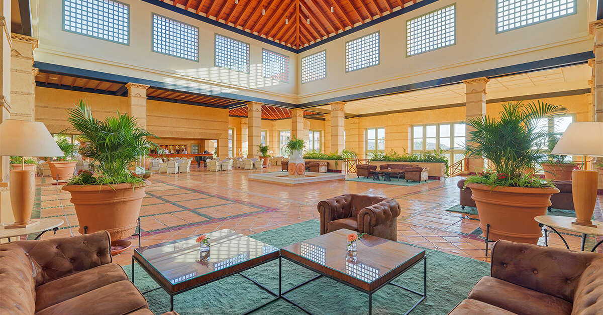 Een foto van het interieur van H10 Costa Adeje Palace