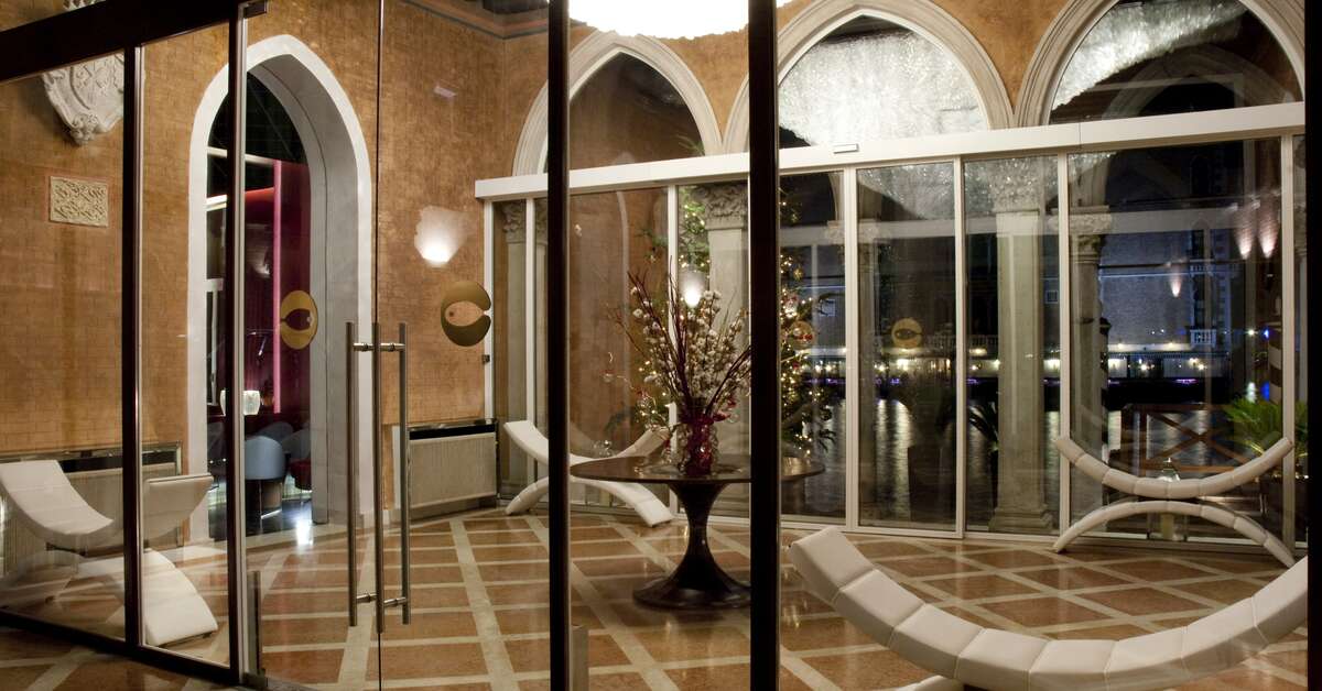 Een foto van het interieur van Sina Centurion Palace