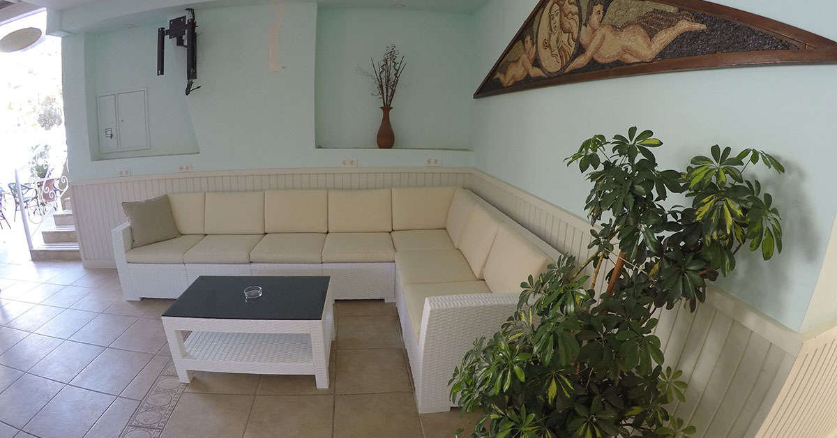 Een foto van het interieur van Tonoz Beach Hotel