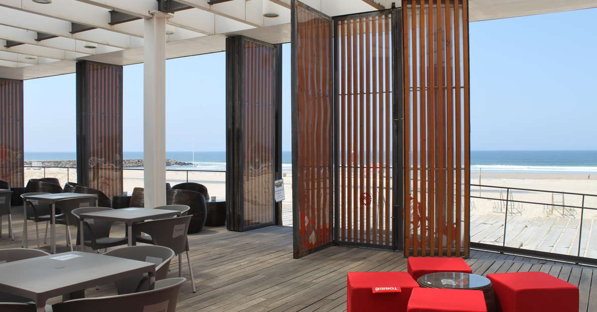 Een foto van het terras bij Tryp by Wyndham Lisboa Caparica Mar Hotel