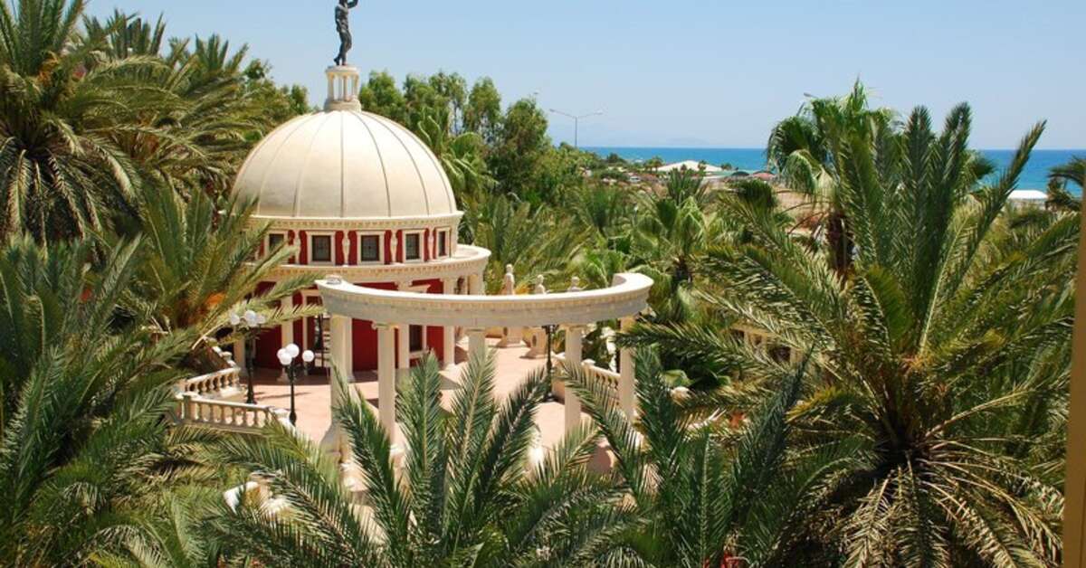 Ein Foto von der Außenansicht des Yetkin Club Hotel