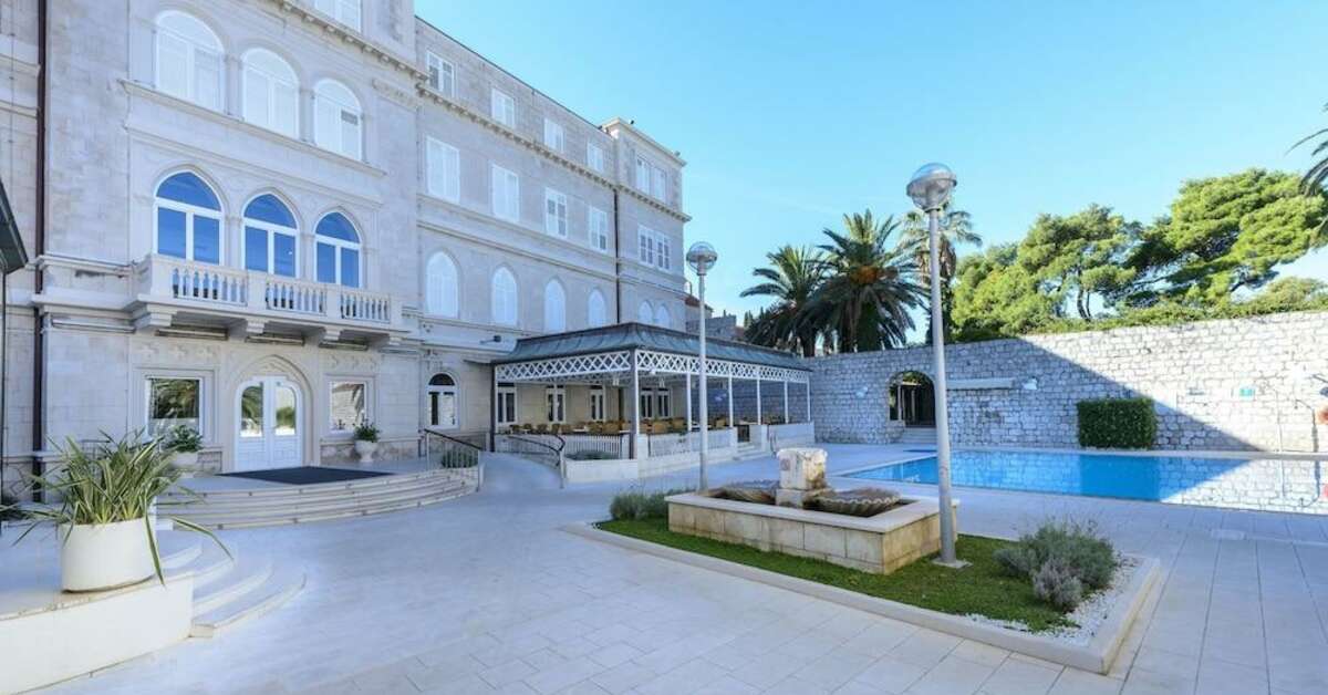 Ein Foto von der Außenansicht des Hotel Lapad
