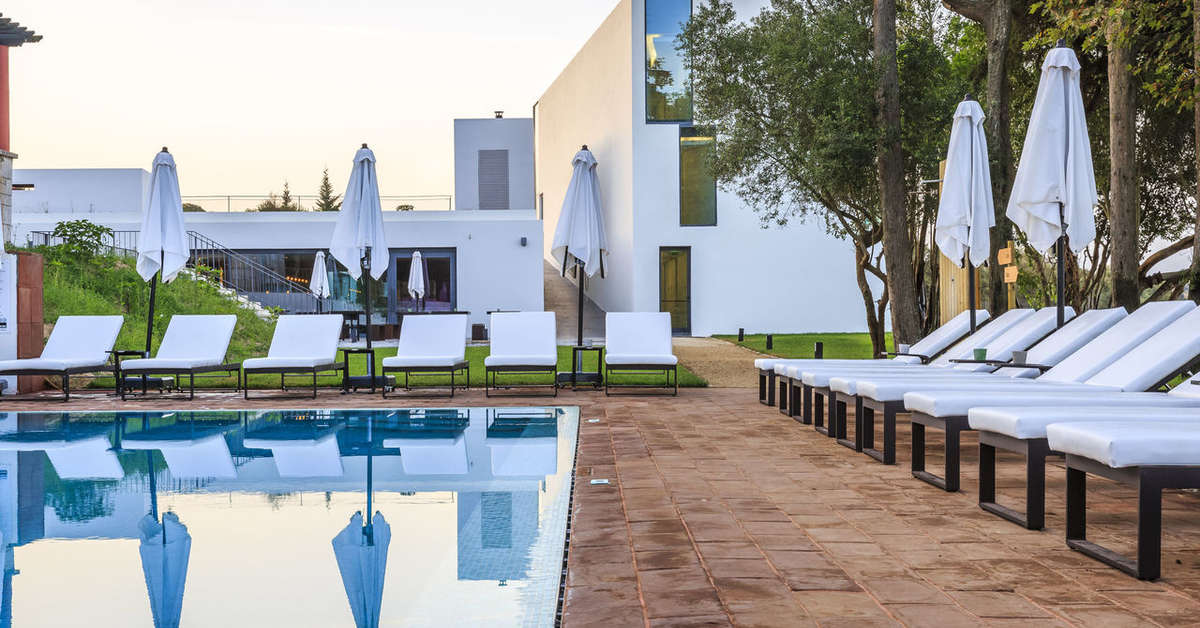 Een foto van het zwembad bij Santiago Hotel Cooking & Nature