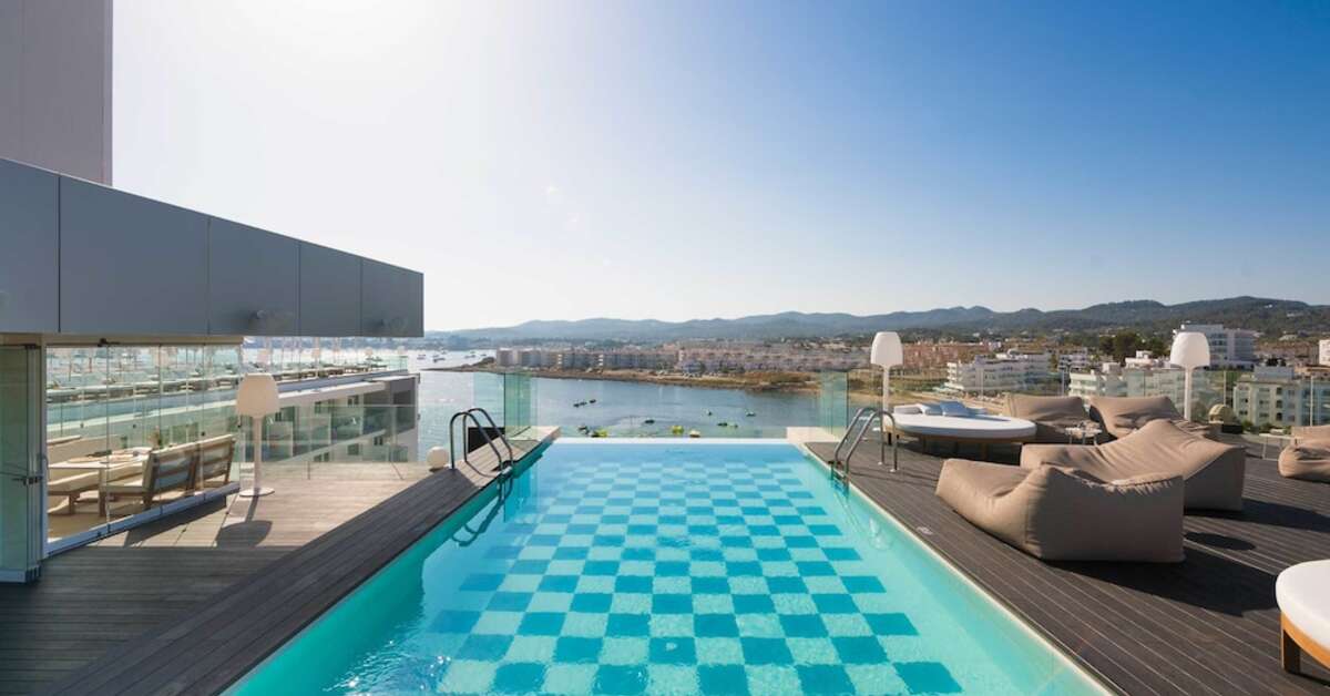 Een foto van het zwembad bij Amare Beach Hotel Ibiza
