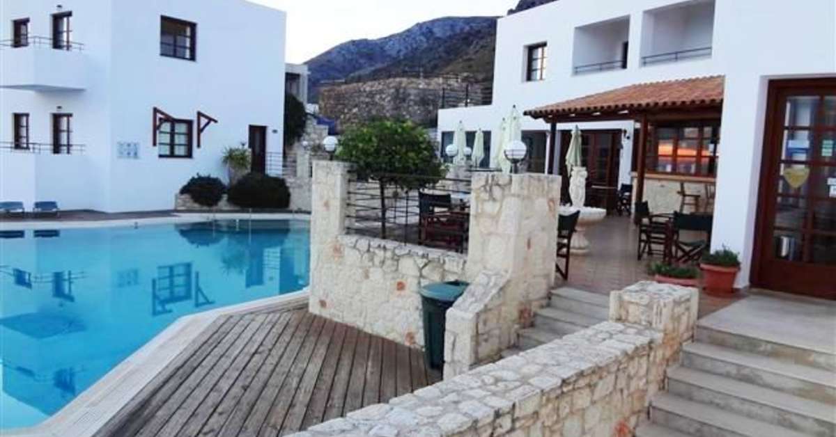 Een foto van het zwembad bij Amazones Village Suites