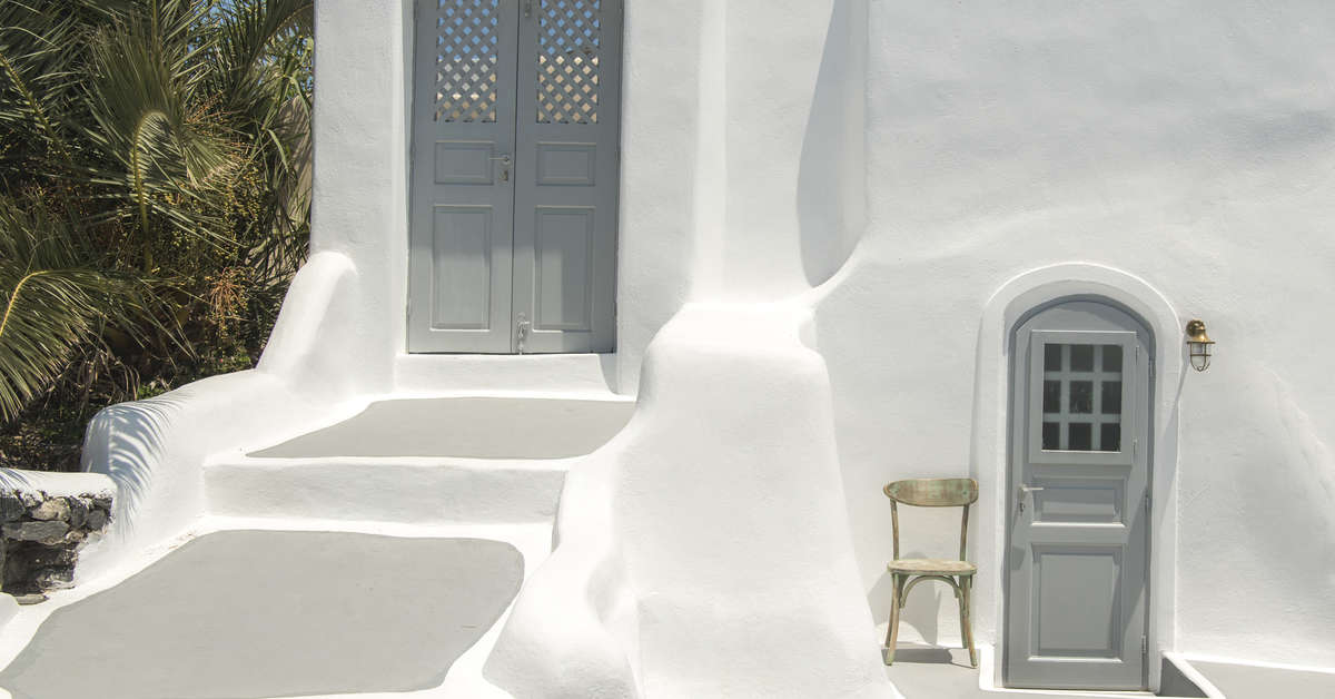 Een foto van de buitenkant van Aqua Serenity Santorini Luxury Suites