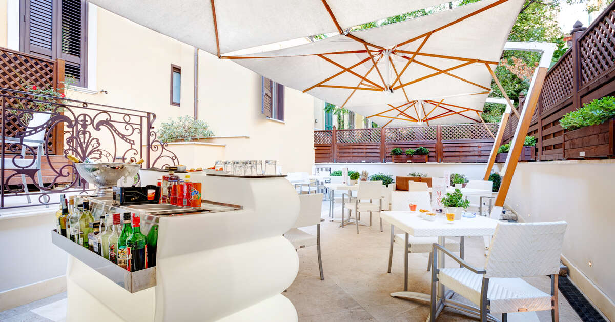 Een foto van het terras bij Hotel Best Roma