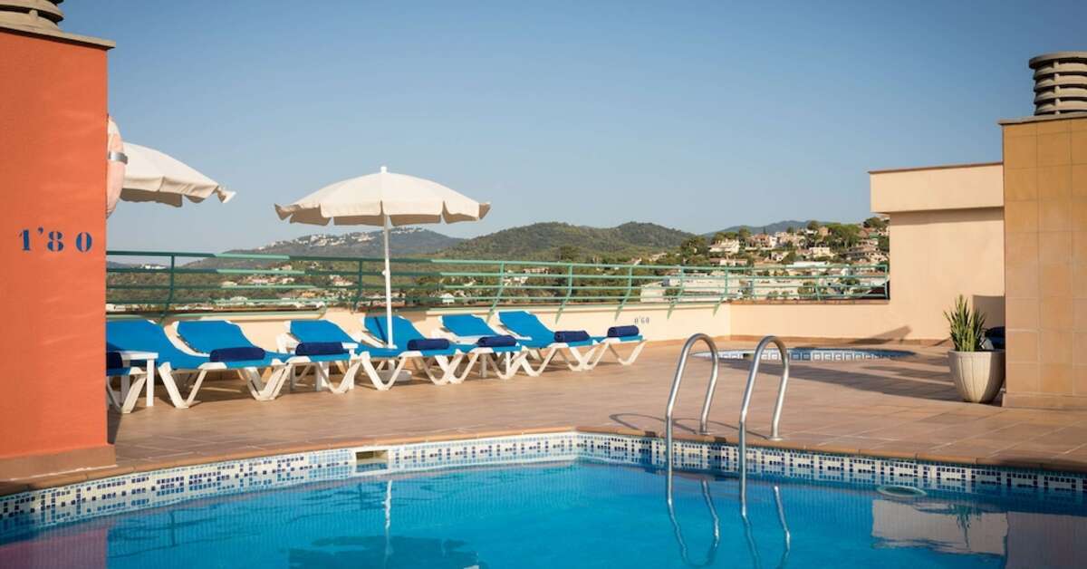 Een foto van het zwembad bij H-Top Royal Sun Suites