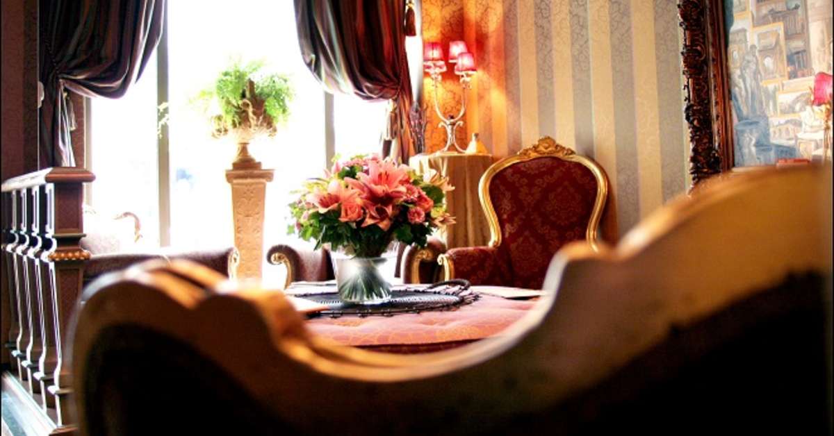Een foto van het interieur van Villa Royale
