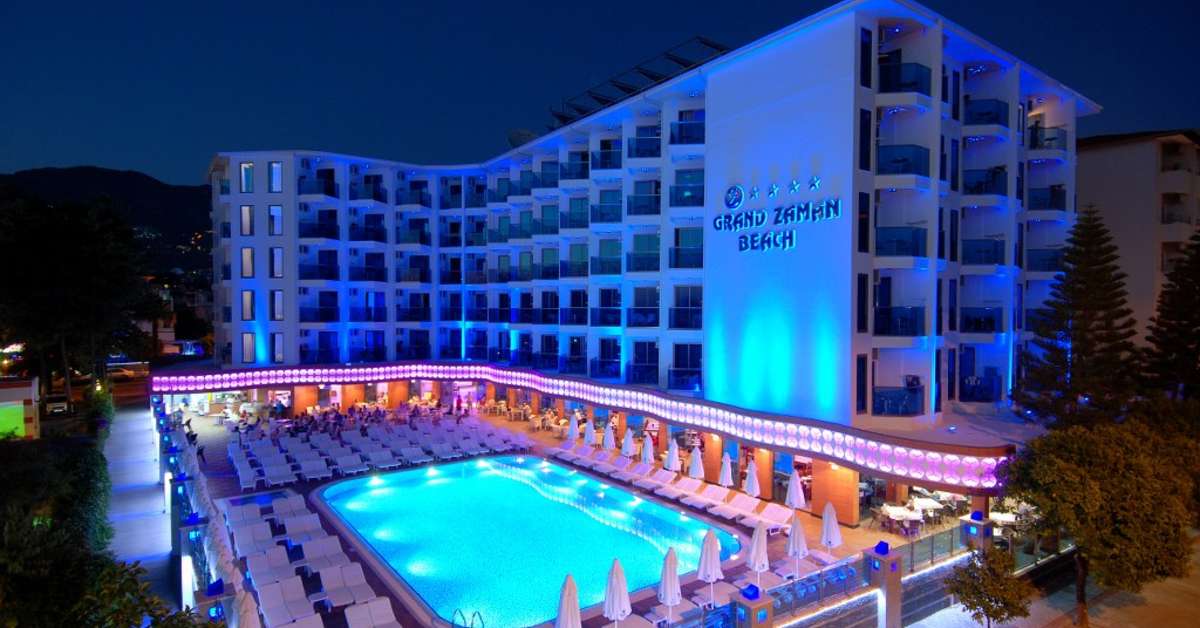 Ein Foto vom Pool im Grand Zaman Beach