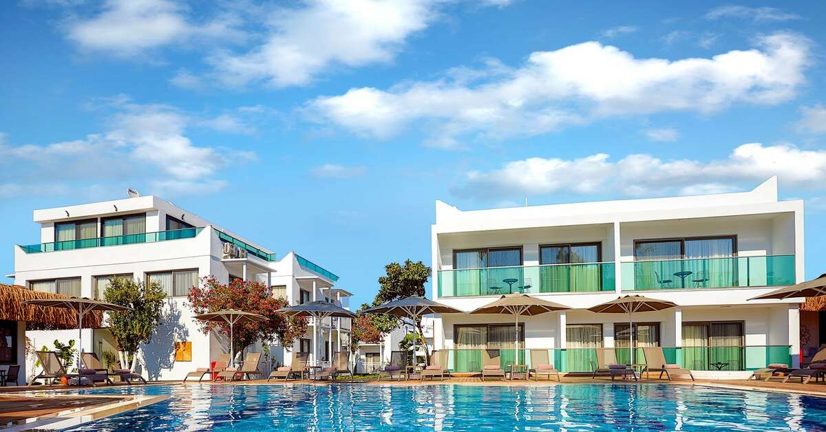 Een foto van het zwembad bij Yalipark Beach Hotel