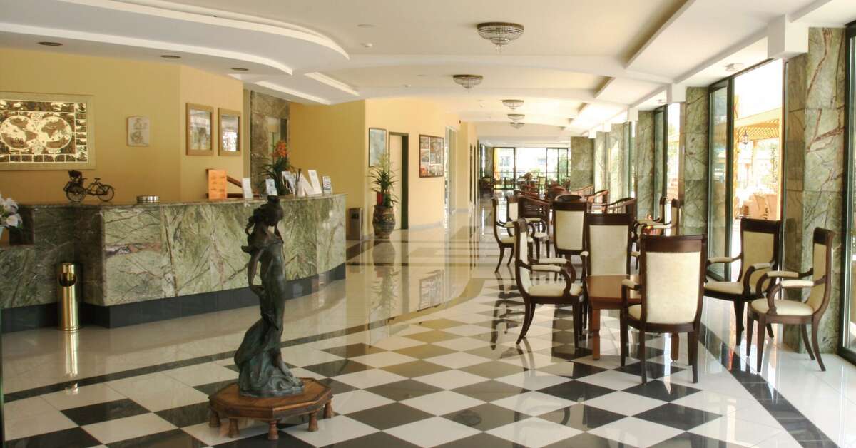 Een foto van het interieur van Eri Beach & Village Hotel