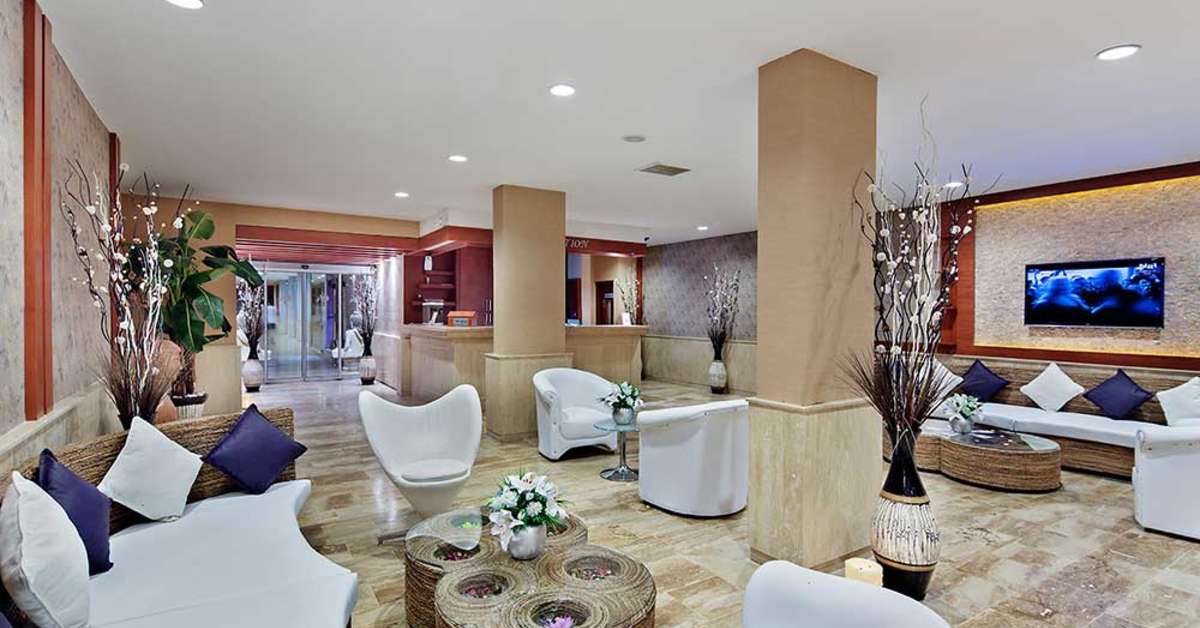 Een foto van het interieur van Meryan Hotel