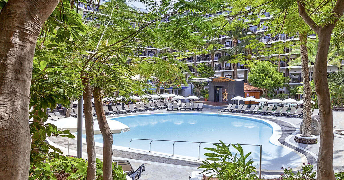 Een foto van het zwembad bij Barcelo Margaritas