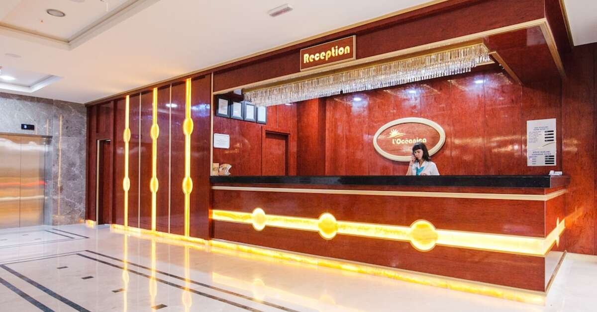 Een foto van het interieur van L'Oceanica Beach Resort