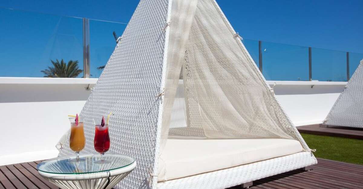 Een foto van het terras bij Bristol Sunset Beach