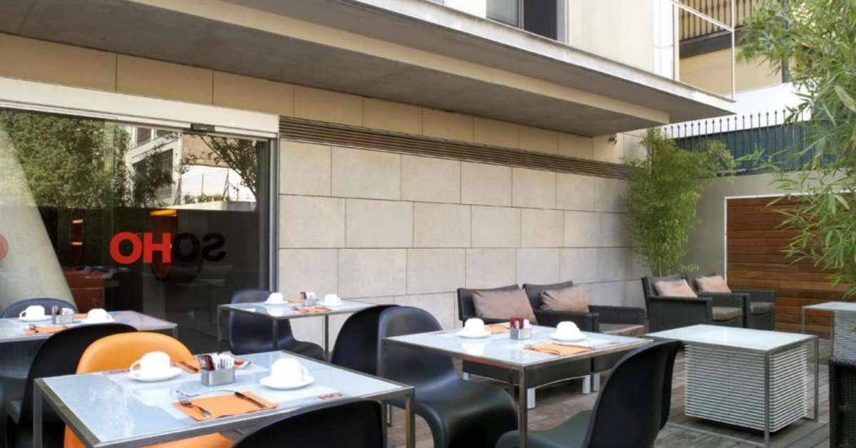Een foto van het terras bij Hotel Soho Barcelona