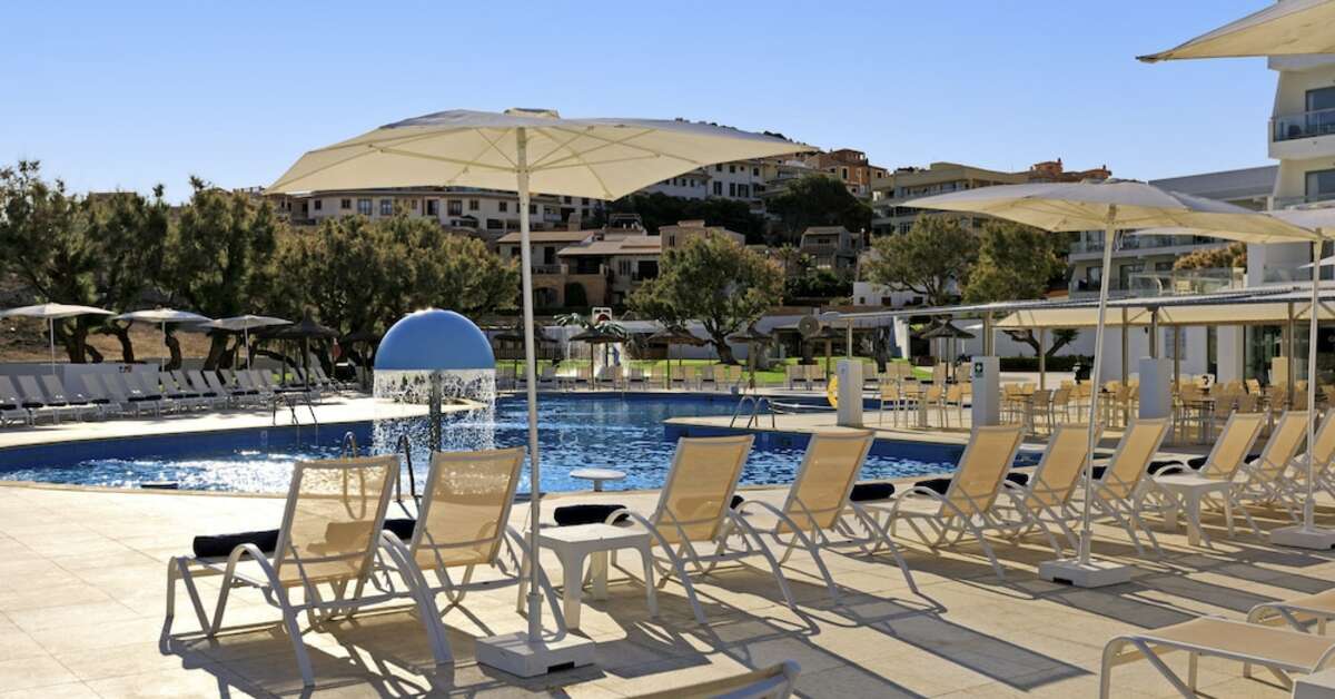 Een foto van het terras bij THB Cala Lliteras