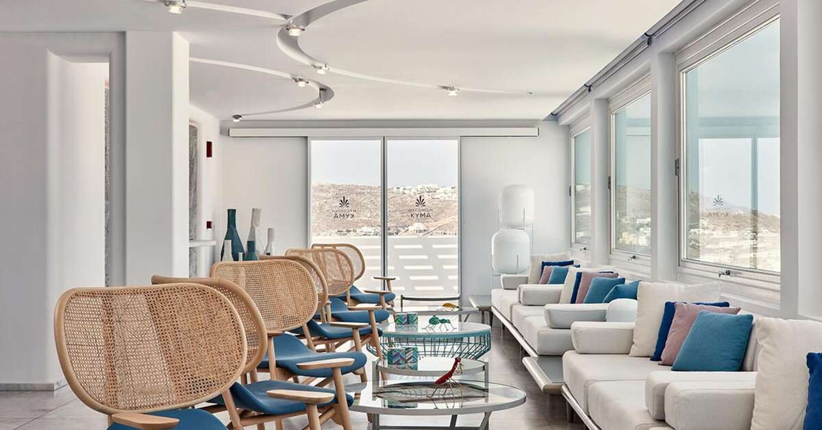 Een foto van het interieur van Myconian Kyma Design Hotel
