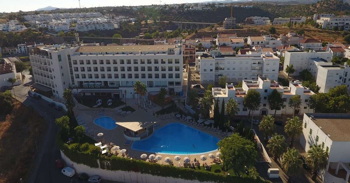 Een foto van de buitenkant van AP Maria Nova Lounge