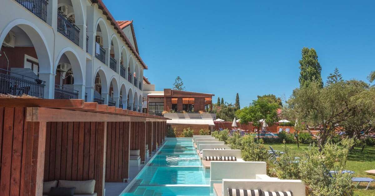 Een foto van het zwembad bij Castelli Hotel