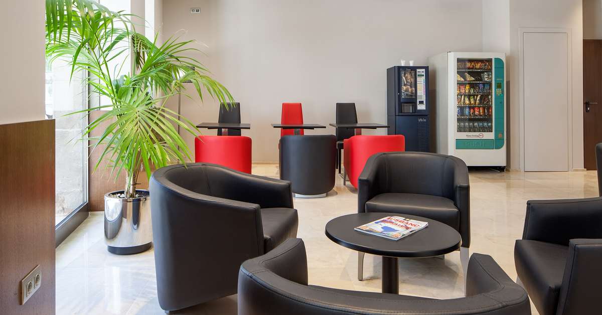 Een foto van het interieur van Hotel Santa Marta Barcelona