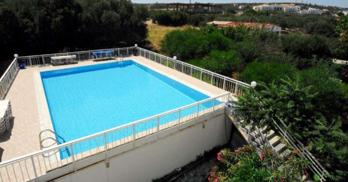 Ein Foto vom Pool im Acropolis Apartments