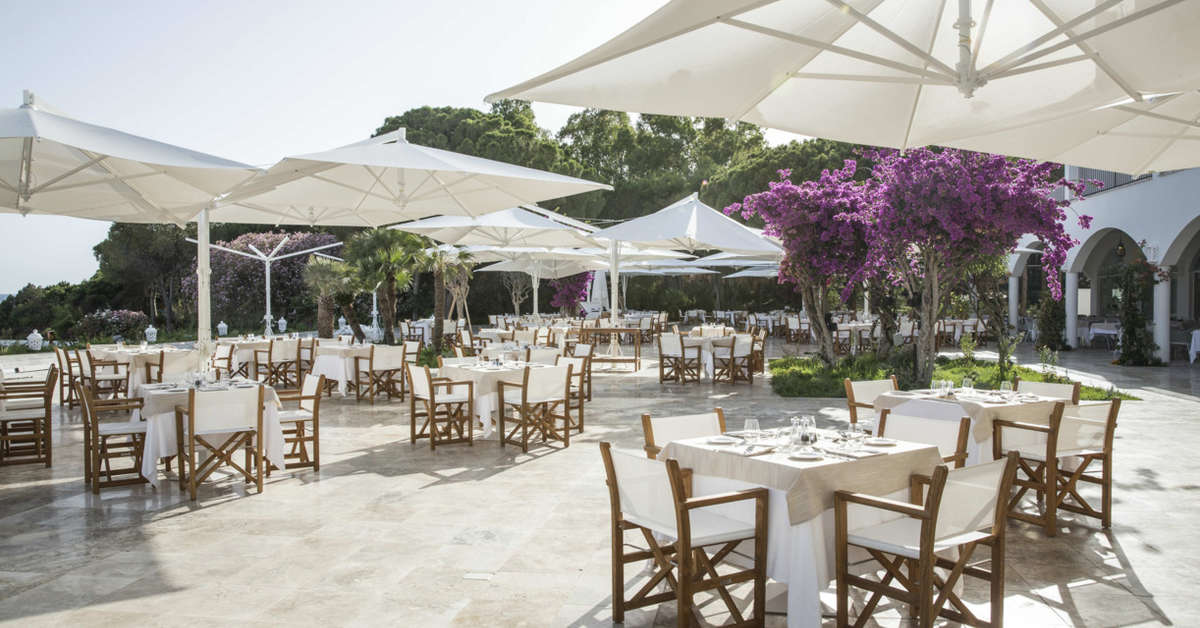 Een foto van het terras bij Falkensteiner Resort Capo Boi