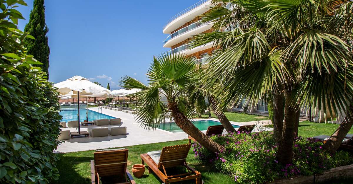 Een foto van het zwembad bij La Quinta By Wyndham Çeşme
