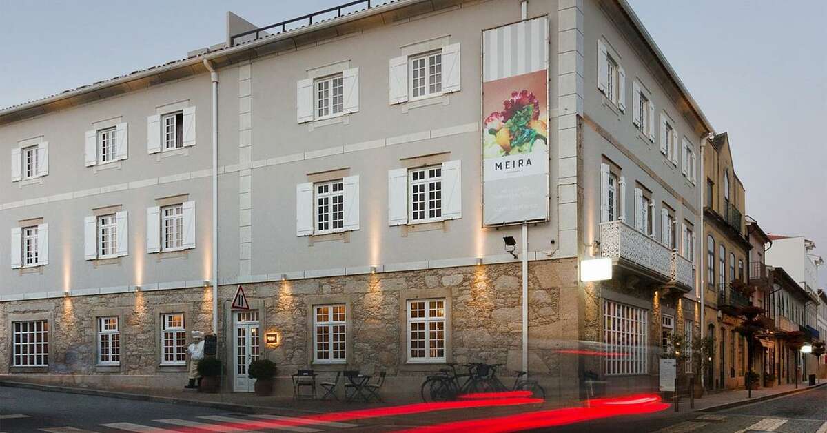 Een foto van de buitenkant van Hotel Meira