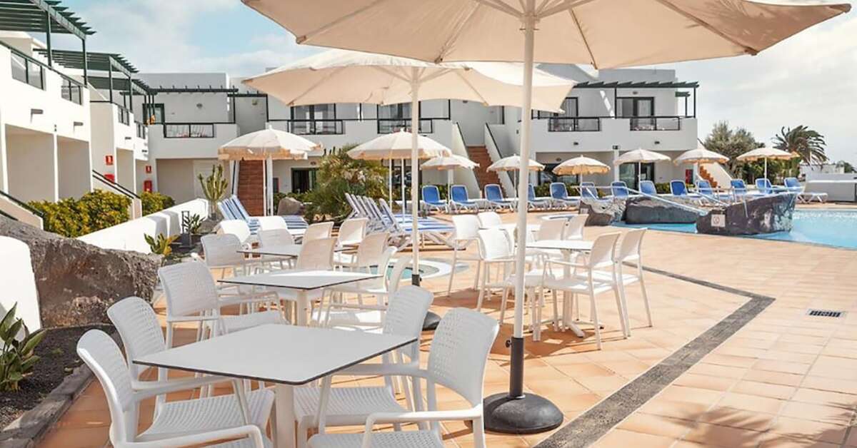 Een foto van het terras bij Pocillos Playa