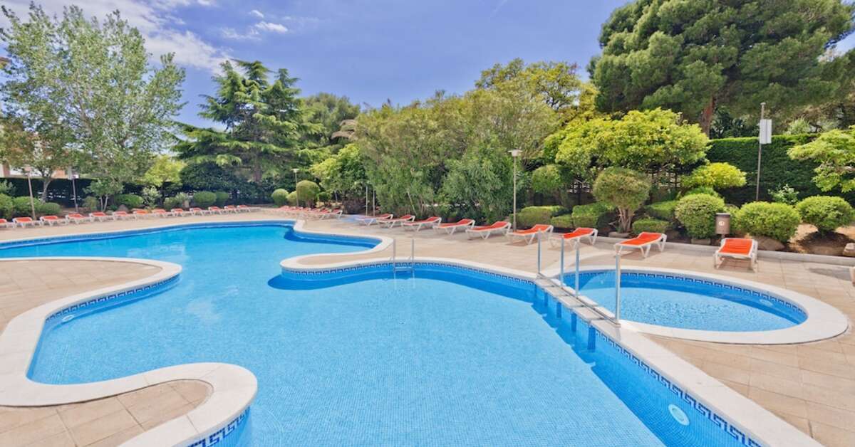 Een foto van het zwembad bij Aparthotel GHT Tossa Park