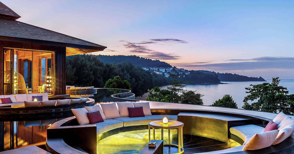Een foto van het terras bij Pullman Phuket Arcadia Naithon Beach