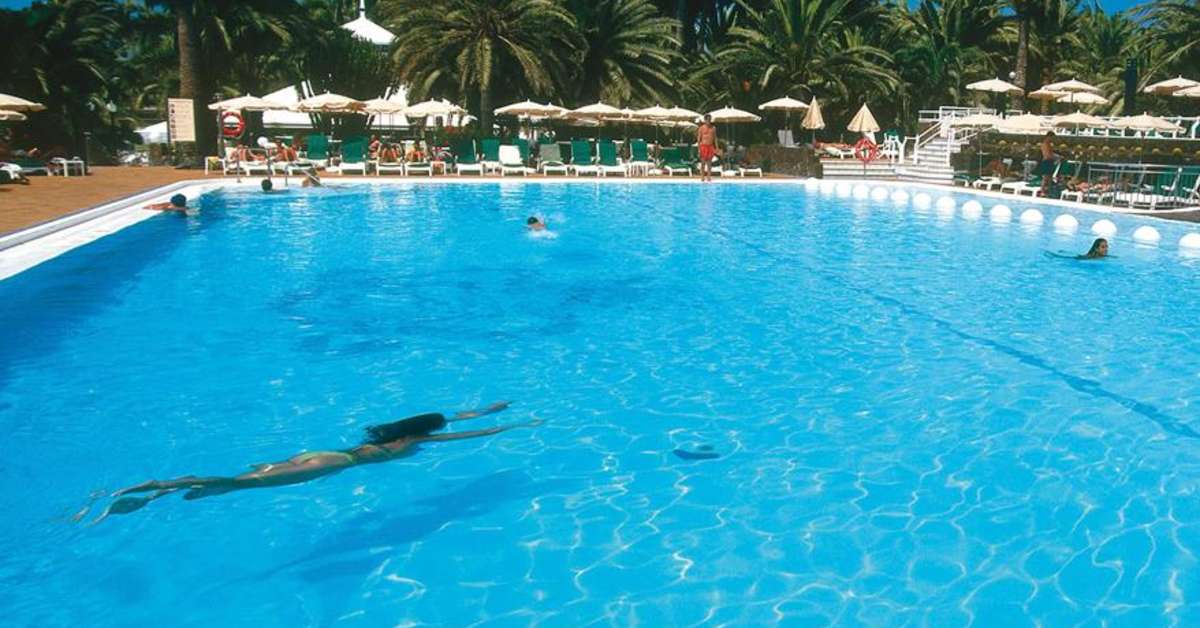 Een foto van het zwembad bij Riu Palace Oasis