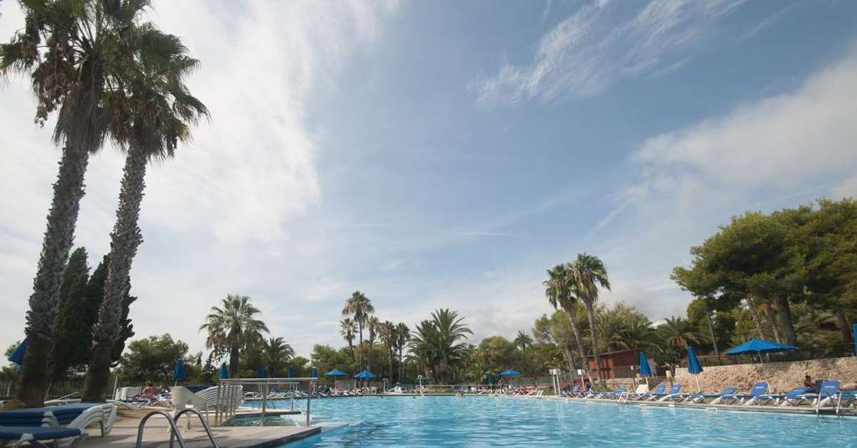 Een foto van het zwembad bij Camping Vilanova Park