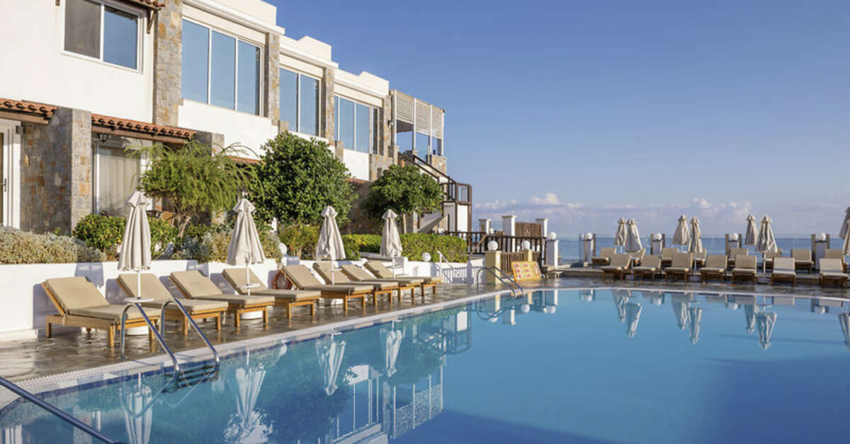 Een foto van het zwembad bij Alexander Beach Hotel & Village