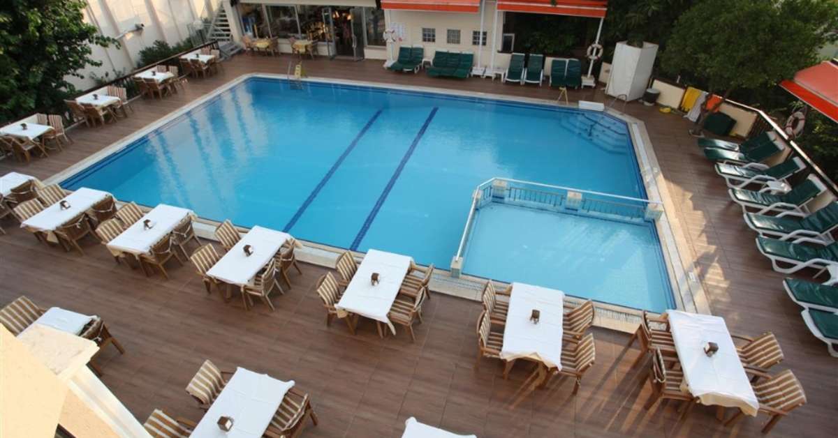 Ein Foto vom Pool im Malhun Hotel