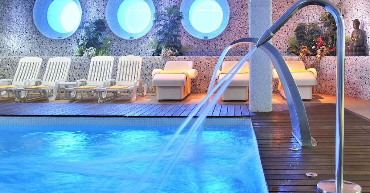 Een foto van het zwembad bij Hotel GHT Oasis Tossa